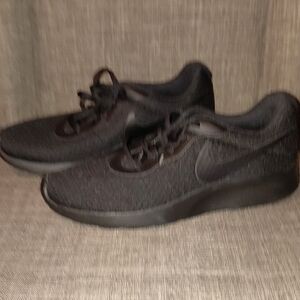 Nike Women's Black Athletic Shoes Size 8.5
